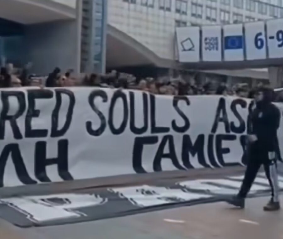 ΠΑΟΚ: Ξεσήκωσαν το Ευρωκοινοβούλιο οι οπαδοί του ζητώντας δικαιοσύνη